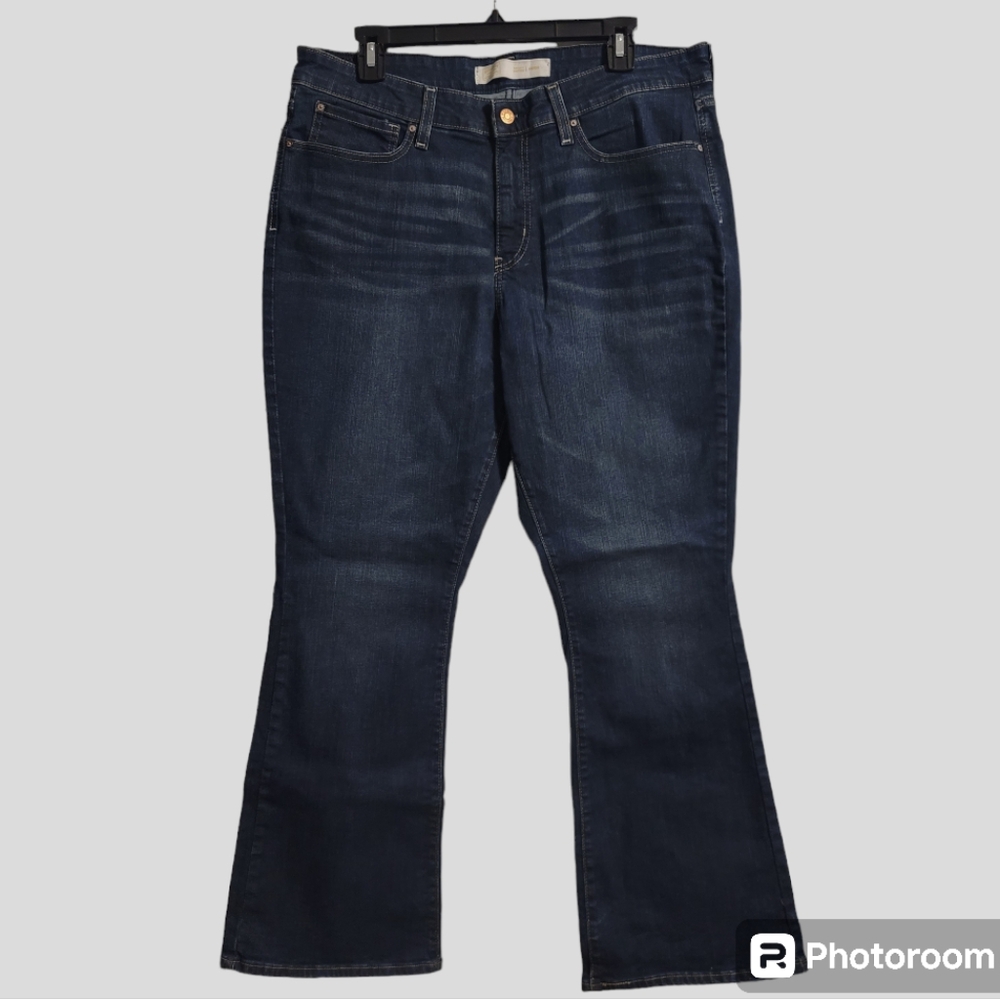 Signature Levi Strauss Jeans Womens 34x30 Blue Bootcut Totally Shaping High-Rise